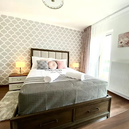 Stylish Retreat With A View In Coresi-qualis Apartment
