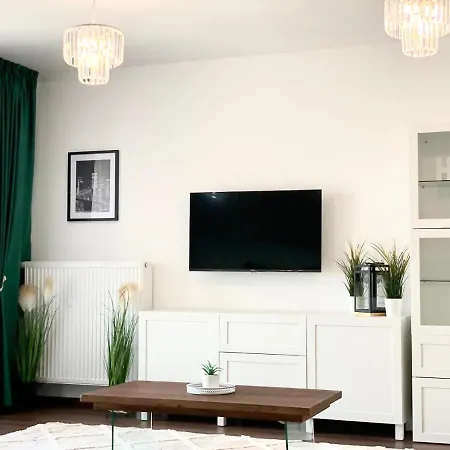 Apartment Stylish Retreat With A View In Coresi-qualis