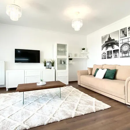 Stylish Retreat With A View In Coresi-qualis *